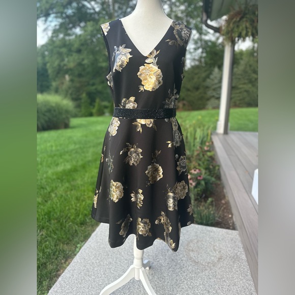 White House Black Market Dresses & Skirts - White House Black Market party  dress w pockets